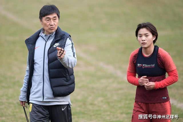 米兰胜莱切，团队表现令人振奋